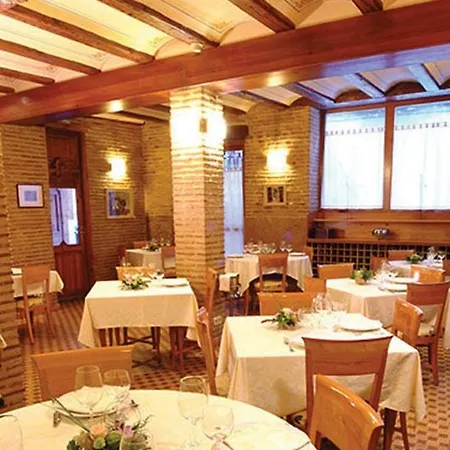Ad Hoc Monumental 1881 酒店 3*