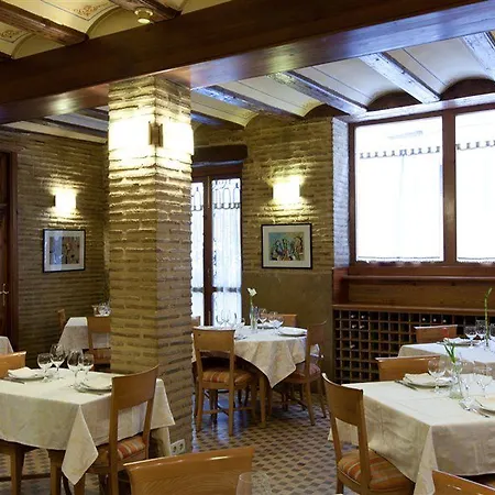 Ad Hoc Monumental 1881 酒店