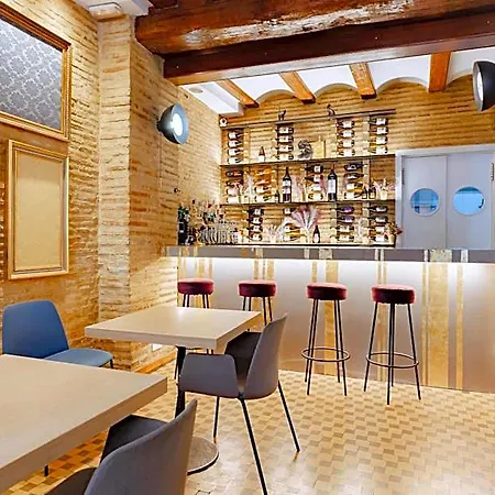 Ad Hoc Monumental 1881 Hotel
