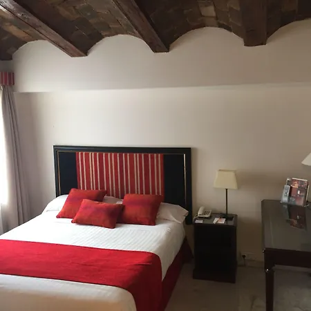 Ad Hoc Monumental 1881 Отель Валенсия