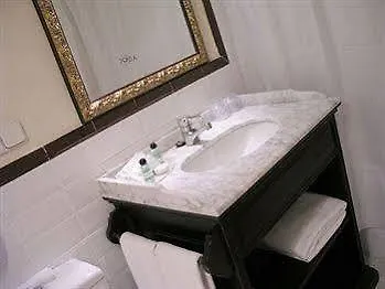 Ad Hoc Monumental 1881 Hotel Valenza