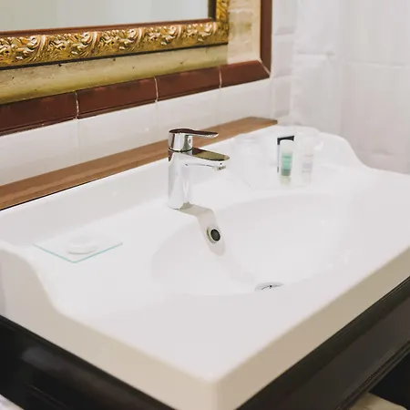 Ad Hoc Monumental 1881 Hotel 3*